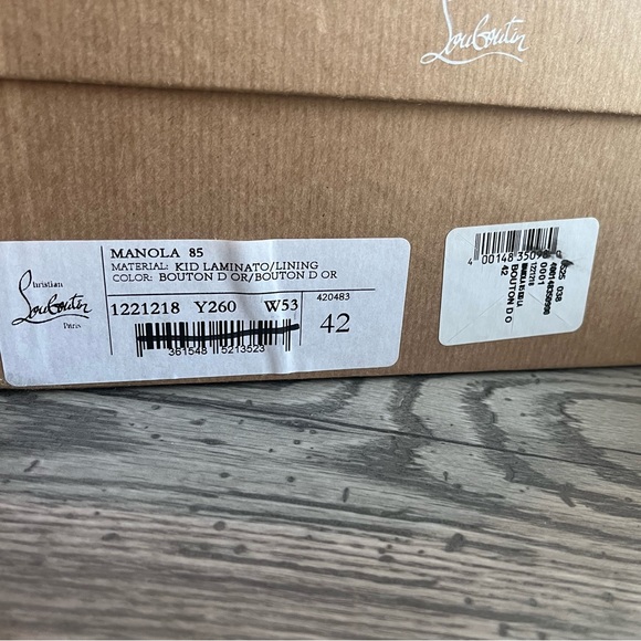 CHRISTIAN LOUBOUTIN
Manola Metallic Sandals size 42 - Picture 6 of 16